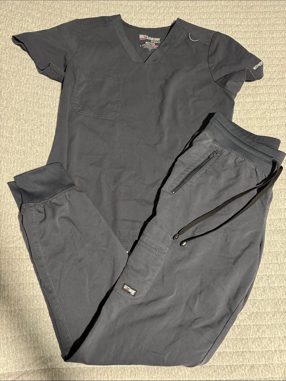 Women’s Grey’s Anatomy scrub set Size Small Tall Charcoal grey